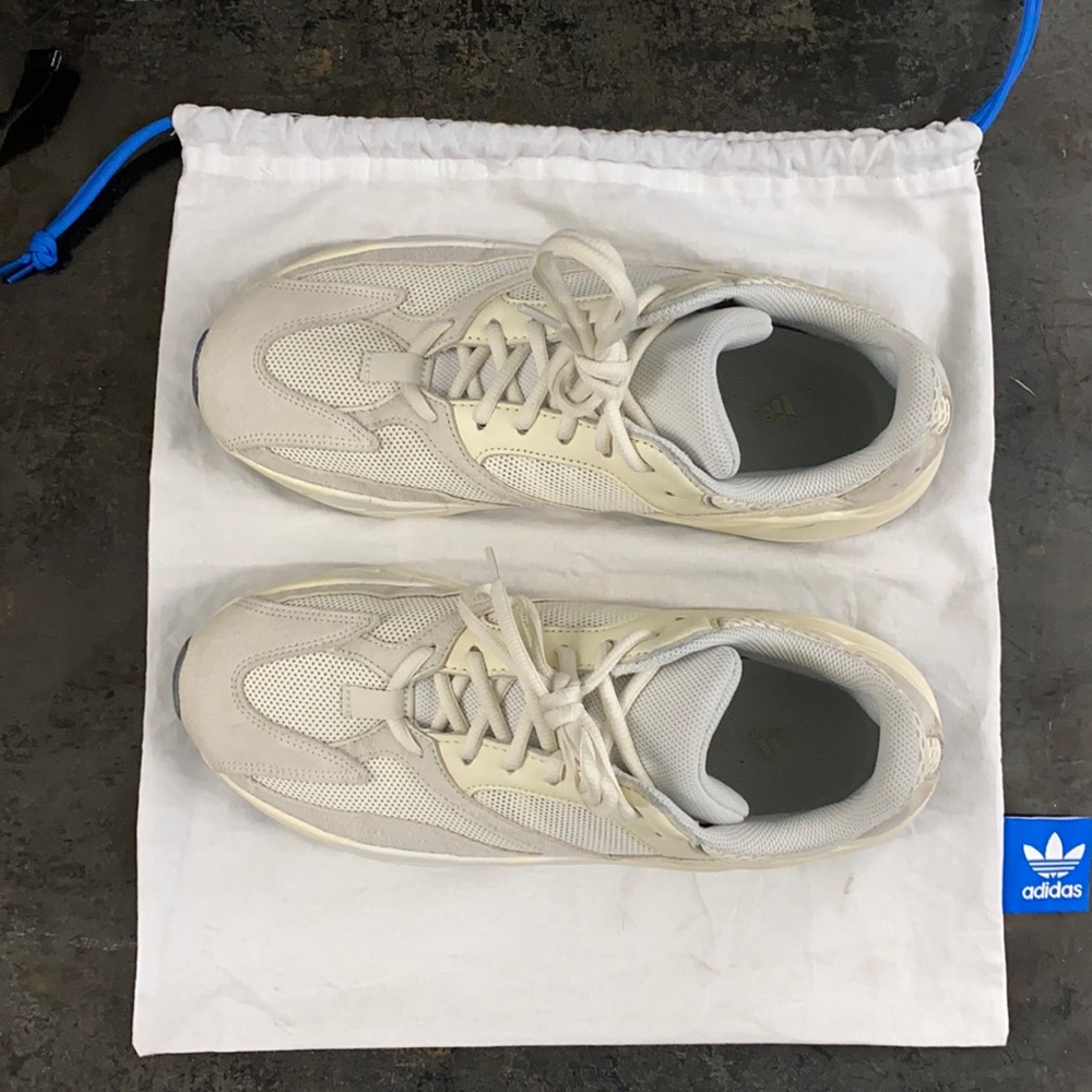 Yeezy Boost 700 Analog Adidas.